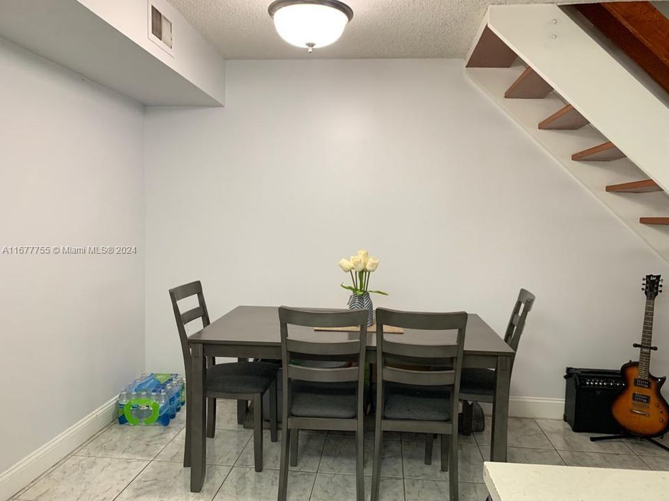 For Rent: $1,950 (1 beds, 1 baths, 676 Square Feet)