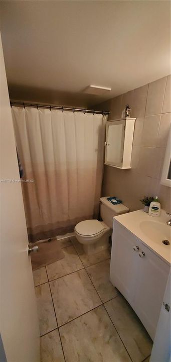 For Rent: $1,950 (1 beds, 1 baths, 676 Square Feet)