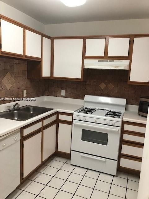 For Rent: $1,975 (1 beds, 1 baths, 693 Square Feet)