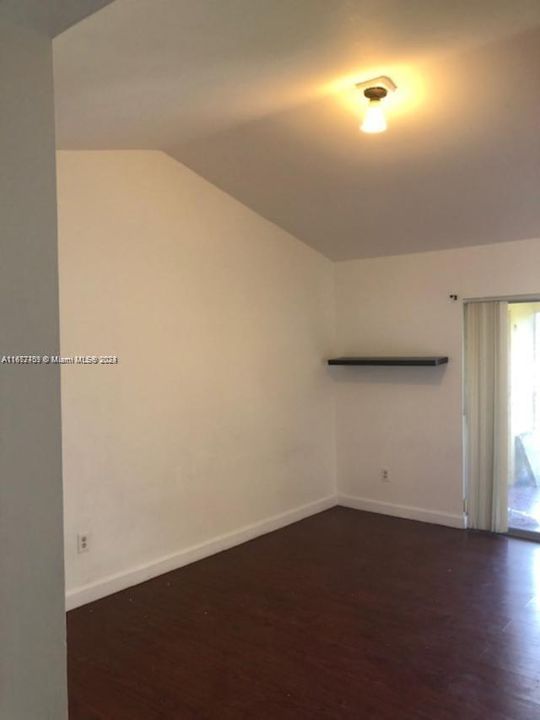 For Rent: $1,975 (1 beds, 1 baths, 693 Square Feet)