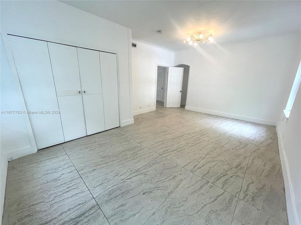 For Rent: $2,498 (1 beds, 1 baths, 700 Square Feet)