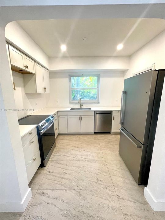 For Rent: $2,498 (1 beds, 1 baths, 700 Square Feet)