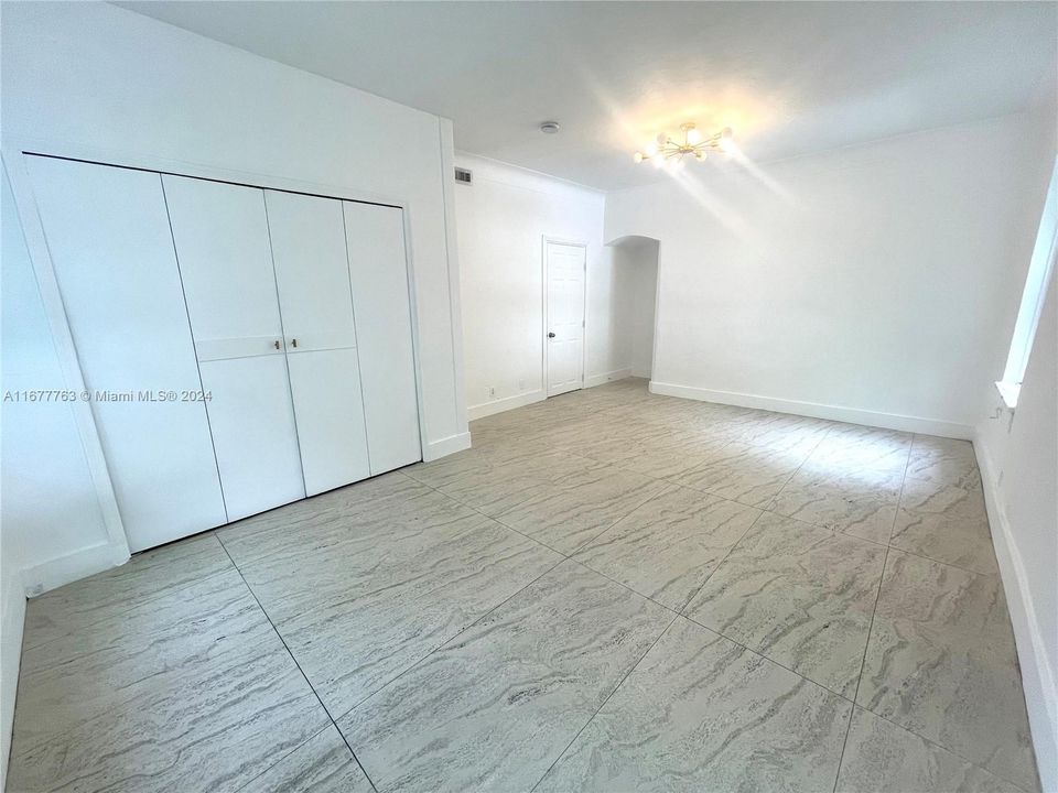 For Rent: $2,498 (1 beds, 1 baths, 700 Square Feet)