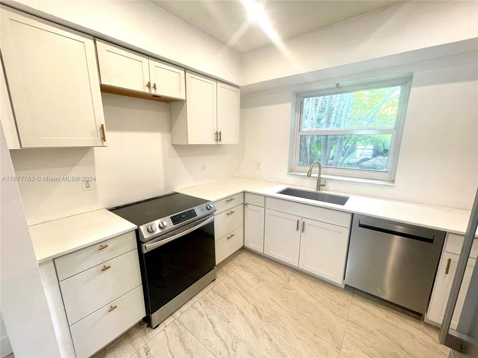 For Rent: $2,498 (1 beds, 1 baths, 700 Square Feet)