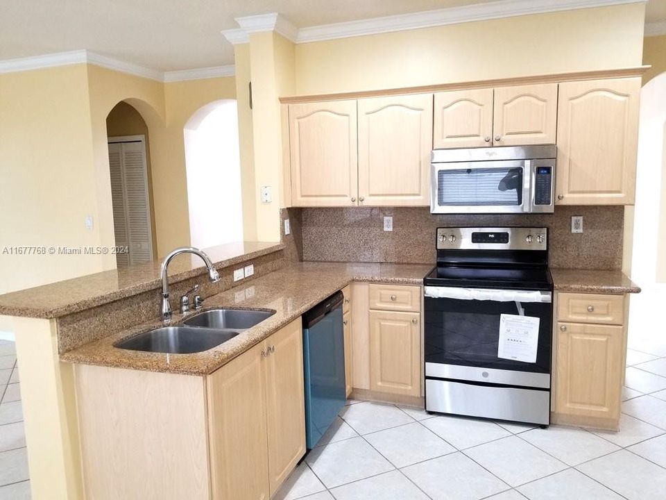 For Rent: $4,200 (4 beds, 2 baths, 2497 Square Feet)