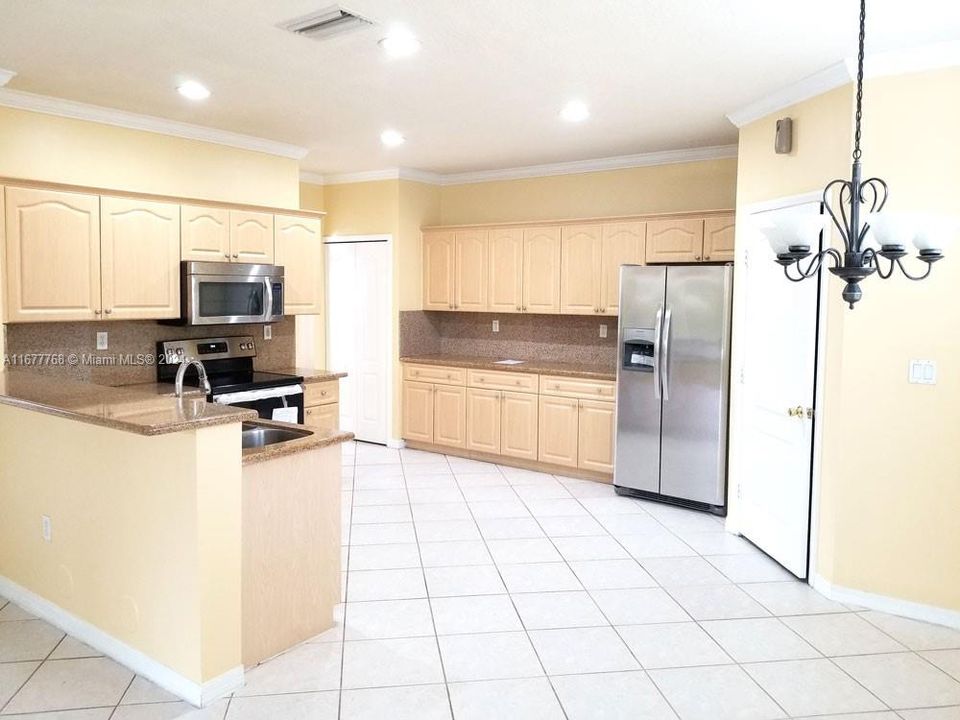 For Rent: $4,200 (4 beds, 2 baths, 2497 Square Feet)