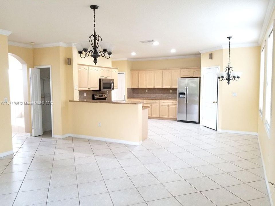 For Rent: $4,200 (4 beds, 2 baths, 2497 Square Feet)