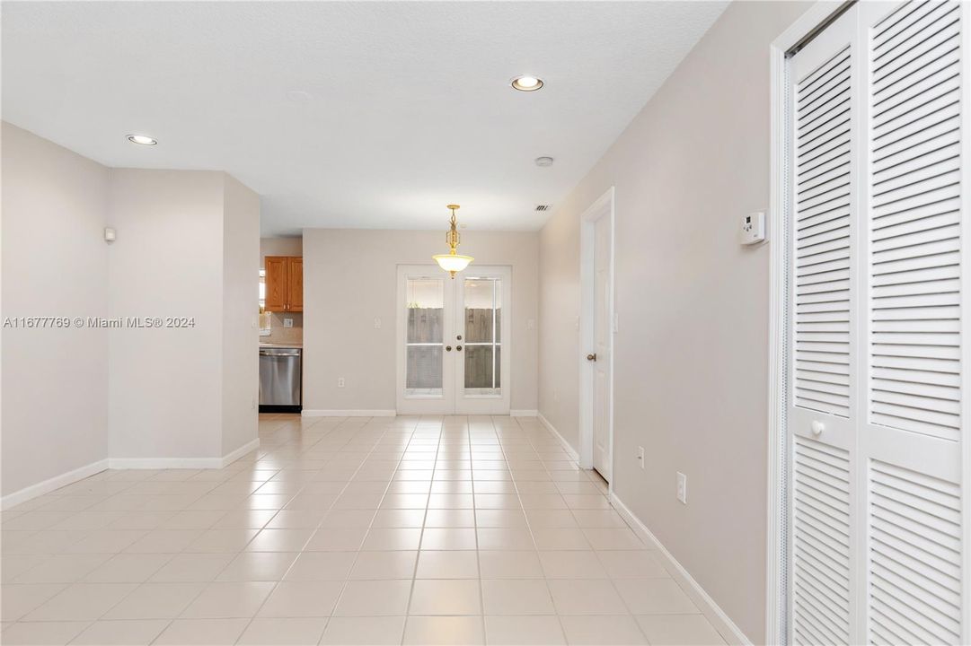 For Sale: $475,000 (3 beds, 2 baths, 1032 Square Feet)