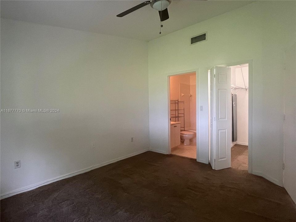 For Rent: $2,200 (2 beds, 2 baths, 910 Square Feet)