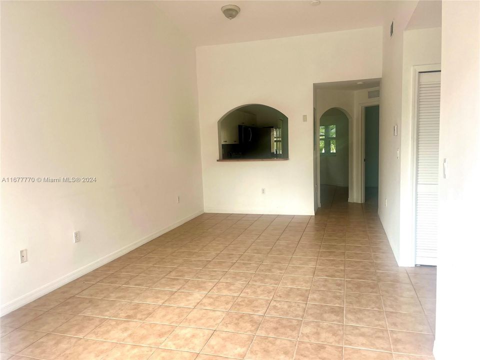 For Rent: $2,200 (2 beds, 2 baths, 910 Square Feet)