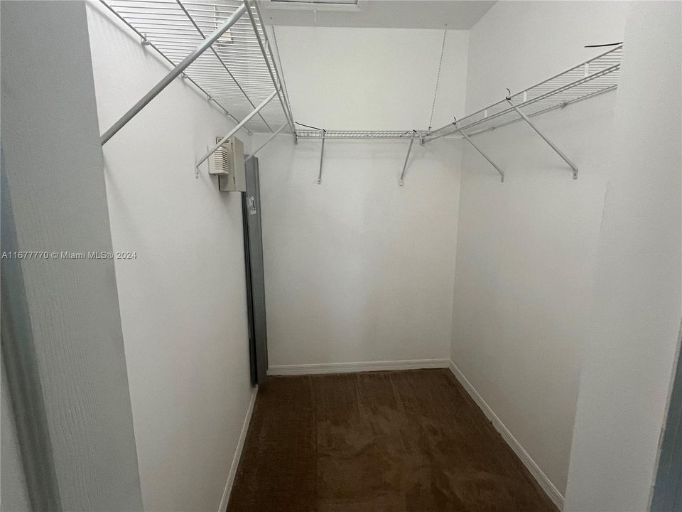 For Rent: $2,200 (2 beds, 2 baths, 910 Square Feet)