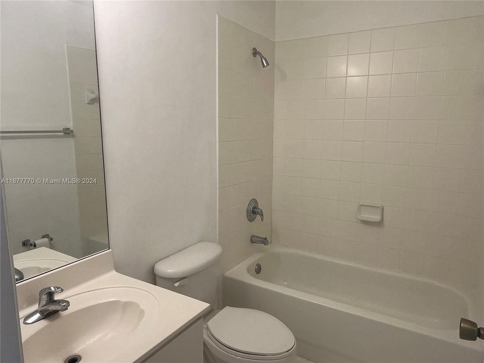 For Rent: $2,200 (2 beds, 2 baths, 910 Square Feet)