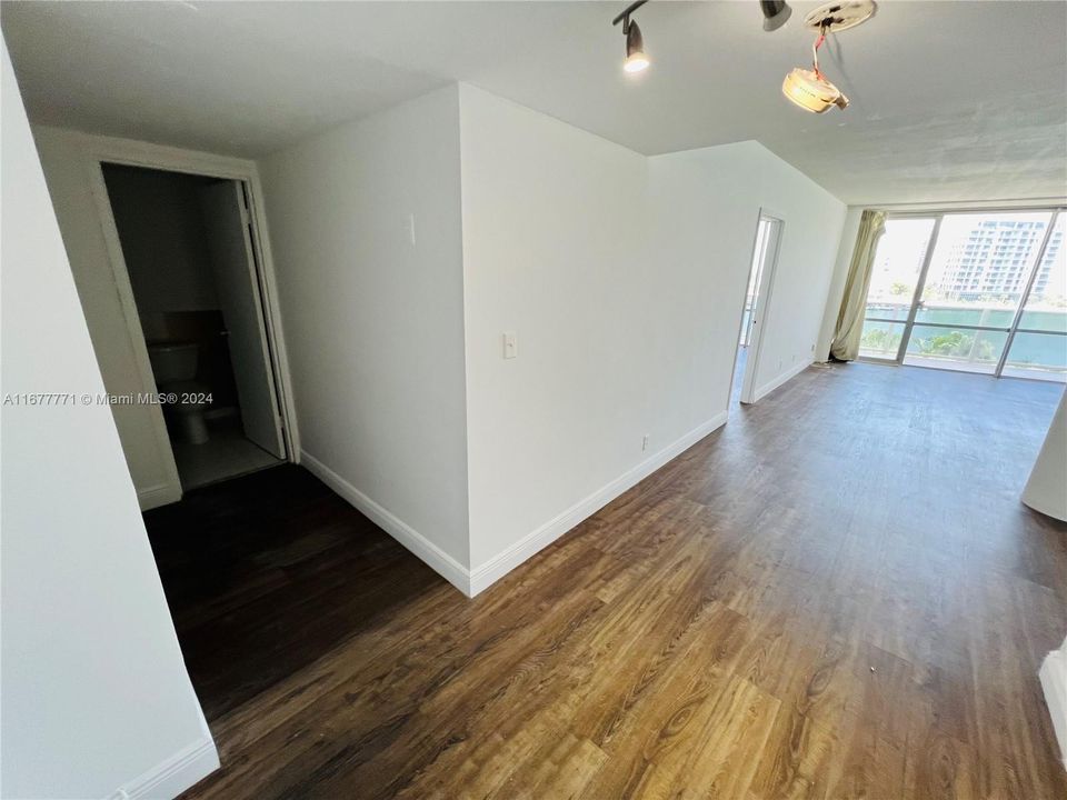 For Rent: $3,000 (1 beds, 1 baths, 1075 Square Feet)