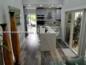 For Sale: $495,000 (2 beds, 1 baths, 978 Square Feet)