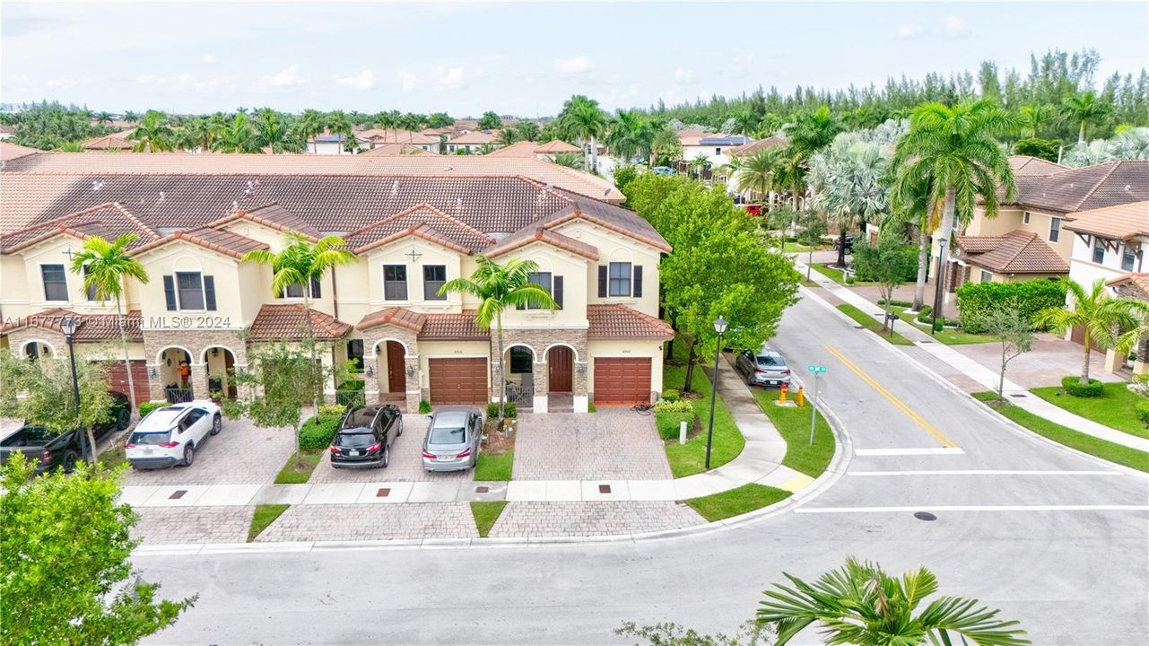 For Sale: $640,000 (3 beds, 2 baths, 1783 Square Feet)