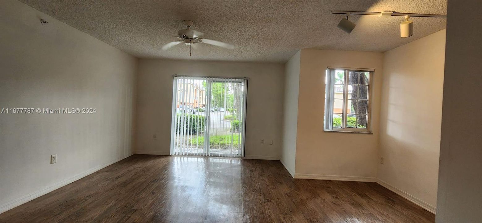 For Rent: $1,600 (1 beds, 1 baths, 746 Square Feet)