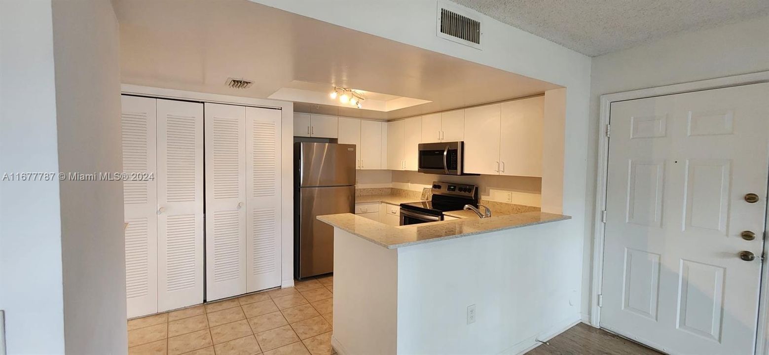 For Rent: $1,600 (1 beds, 1 baths, 746 Square Feet)