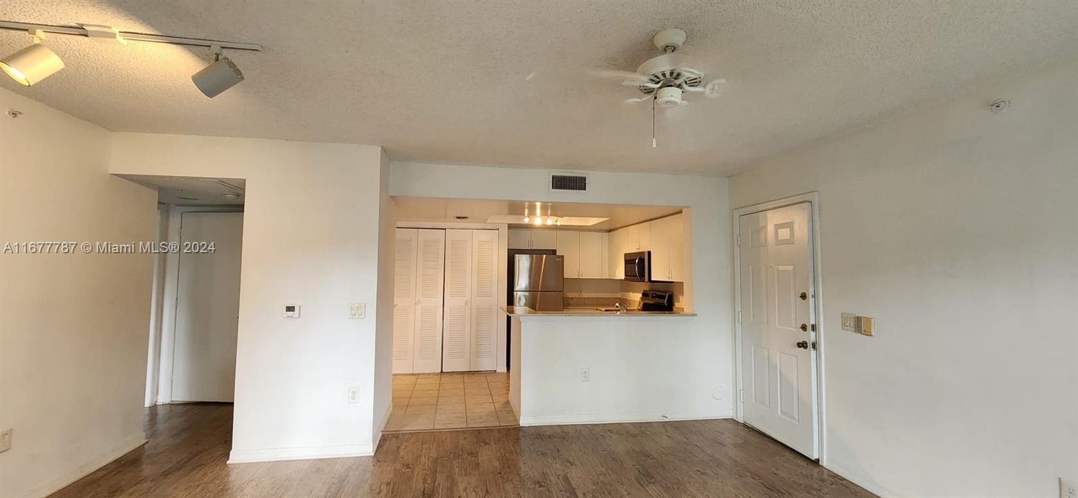 For Rent: $1,600 (1 beds, 1 baths, 746 Square Feet)