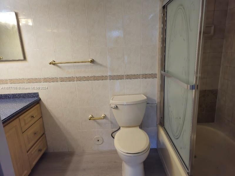 Principal bathroom