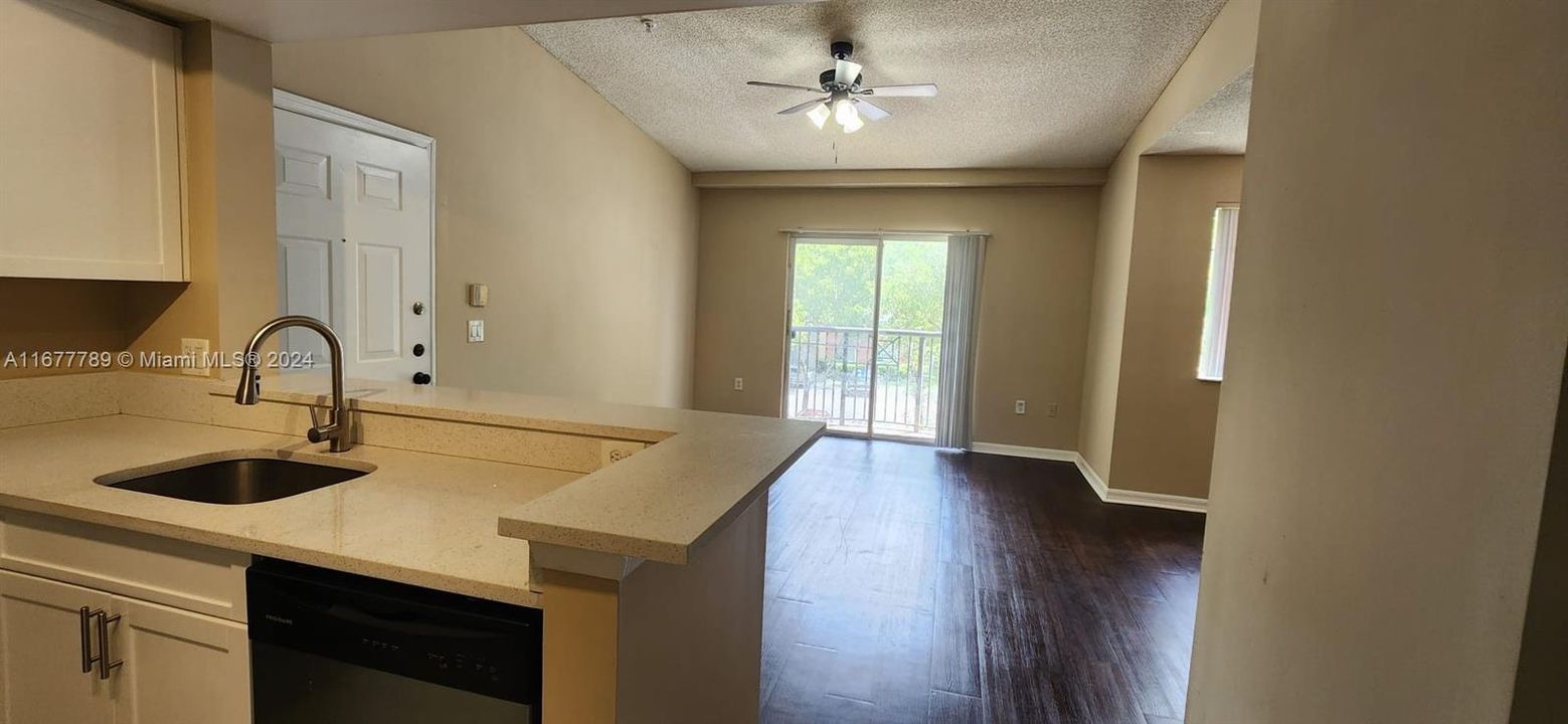 For Rent: $1,600 (1 beds, 1 baths, 746 Square Feet)