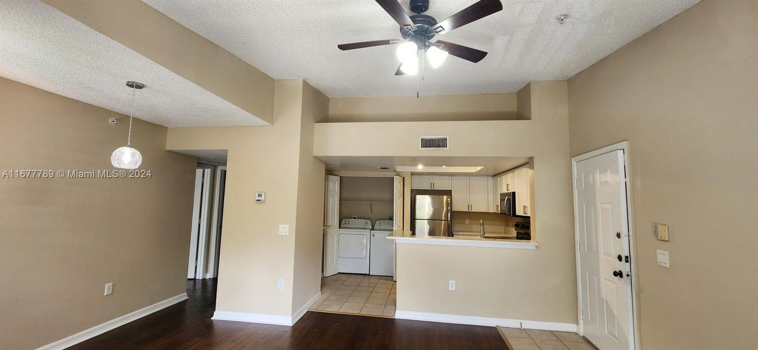 For Rent: $1,600 (1 beds, 1 baths, 746 Square Feet)