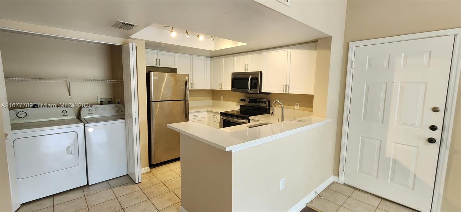 For Rent: $1,600 (1 beds, 1 baths, 746 Square Feet)