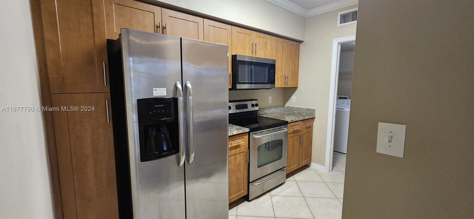 For Rent: $1,900 (1 beds, 1 baths, 843 Square Feet)