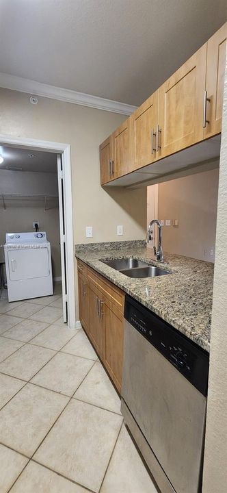 For Rent: $1,900 (1 beds, 1 baths, 843 Square Feet)