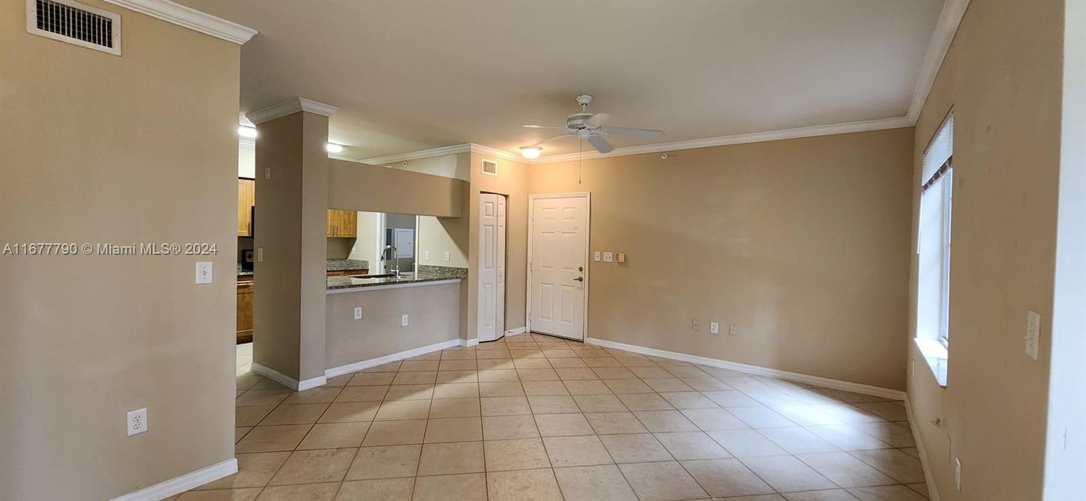 For Rent: $1,900 (1 beds, 1 baths, 843 Square Feet)