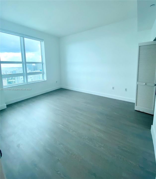 For Sale: $560,000 (1 beds, 1 baths, 688 Square Feet)