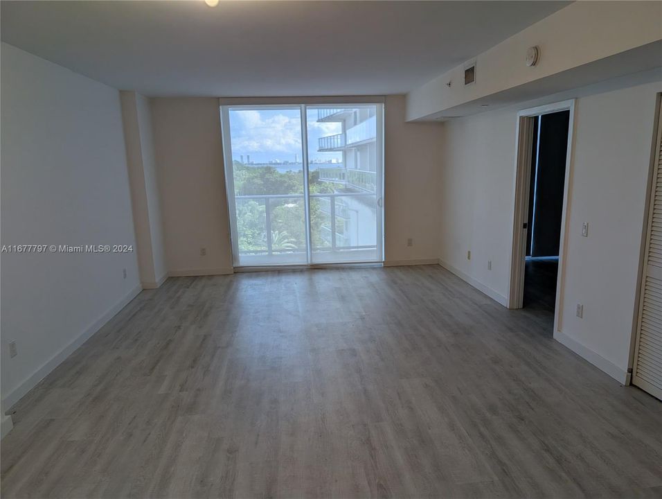 For Rent: $2,850 (1 beds, 1 baths, 747 Square Feet)