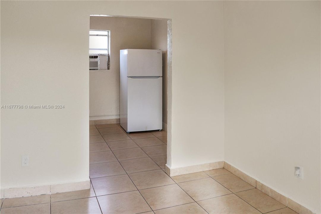 For Rent: $2,200 (2 beds, 1 baths, 900 Square Feet)