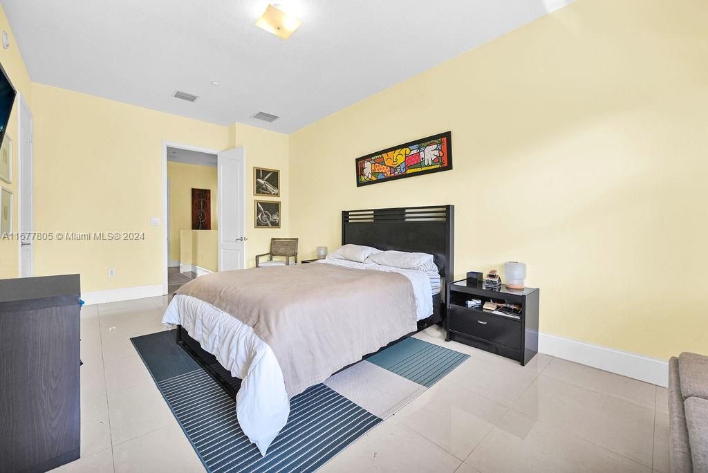 For Sale: $449,000 (2 beds, 2 baths, 1679 Square Feet)