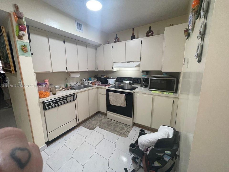 En Venta: $375,000 (2 camas, 1 baños, 896 Pies cuadrados)