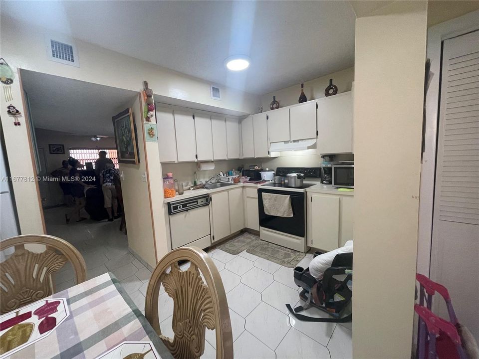 En Venta: $375,000 (2 camas, 1 baños, 896 Pies cuadrados)