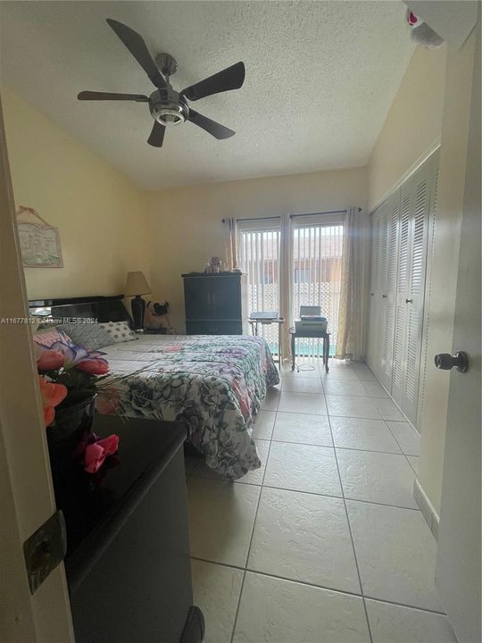 For Sale: $375,000 (2 beds, 1 baths, 896 Square Feet)