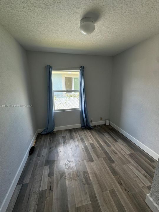 For Rent: $4,000 (4 beds, 1 baths, 1256 Square Feet)