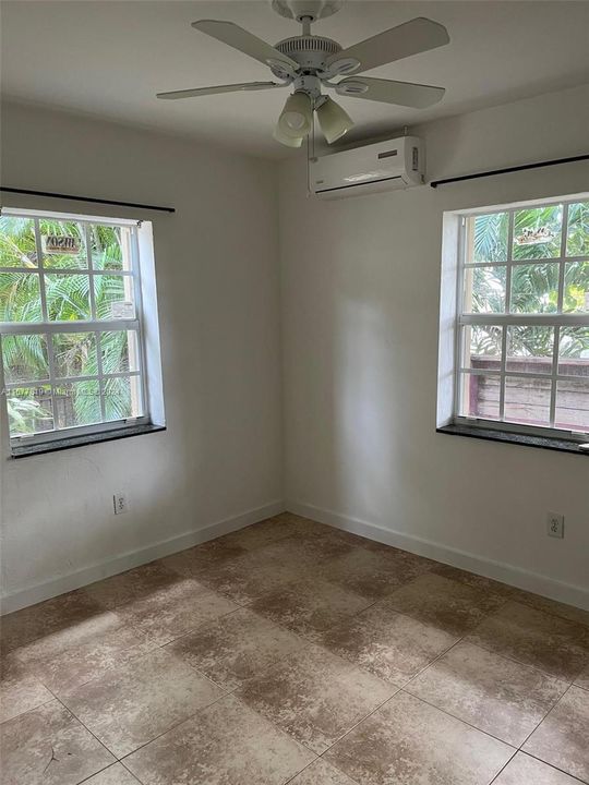 For Rent: $2,100 (1 beds, 1 baths, 708 Square Feet)