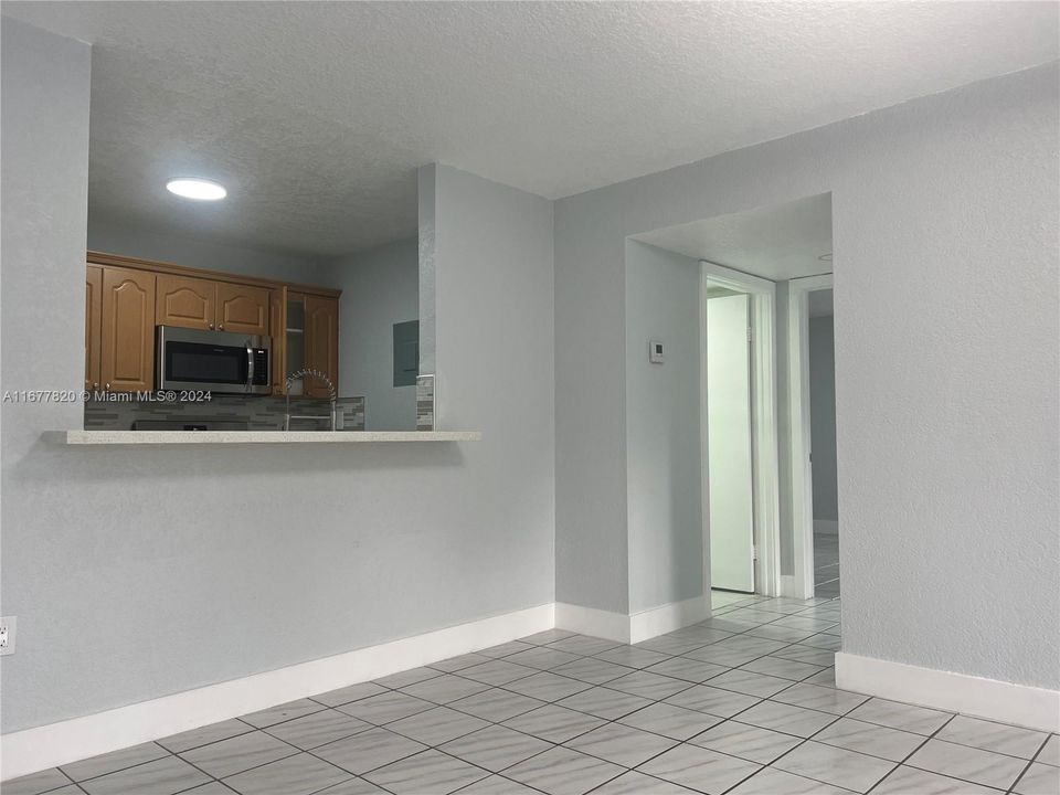 For Rent: $2,500 (2 beds, 1 baths, 981 Square Feet)