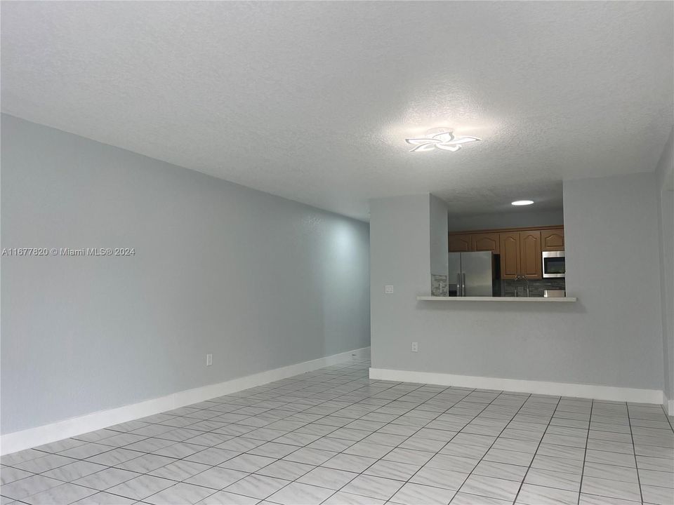 For Rent: $2,500 (2 beds, 1 baths, 981 Square Feet)