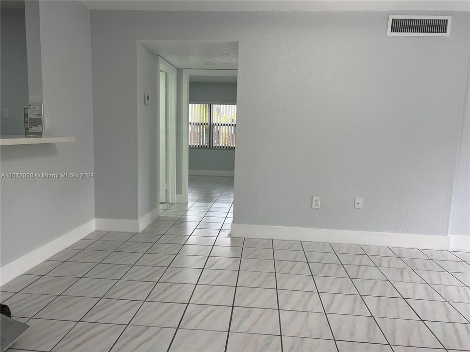 For Rent: $2,500 (2 beds, 1 baths, 981 Square Feet)