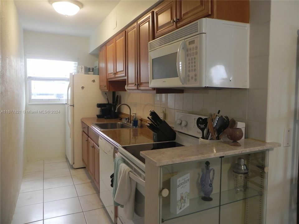 For Rent: $2,000 (1 beds, 1 baths, 630 Square Feet)