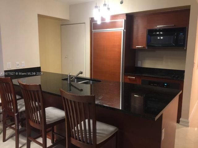 For Rent: $3,700 (1 beds, 1 baths, 811 Square Feet)