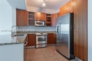 For Rent: $2,850 (1 beds, 1 baths, 924 Square Feet)