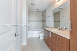 For Rent: $2,850 (1 beds, 1 baths, 924 Square Feet)