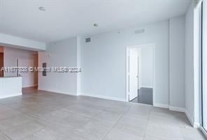 For Rent: $2,850 (1 beds, 1 baths, 924 Square Feet)