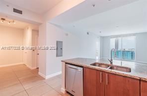 For Rent: $2,850 (1 beds, 1 baths, 924 Square Feet)