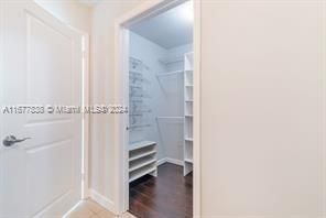 For Rent: $2,850 (1 beds, 1 baths, 924 Square Feet)