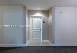 For Rent: $2,850 (1 beds, 1 baths, 924 Square Feet)