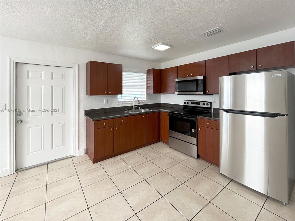 For Rent: $1,750 (1 beds, 1 baths, 600 Square Feet)